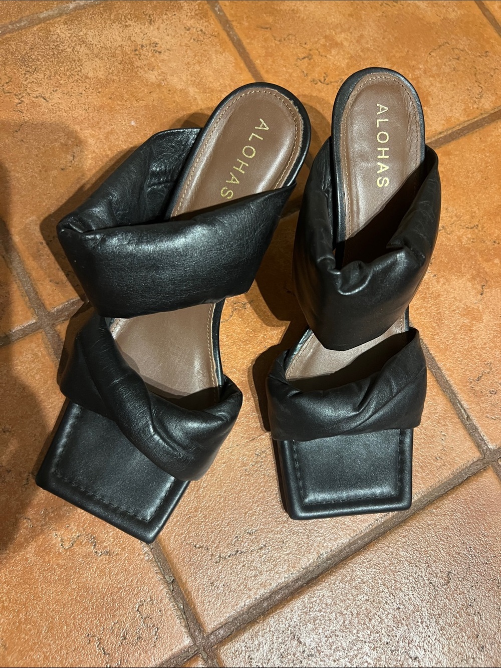 ALOHAS Black Padded Double-Strap Slide Mules